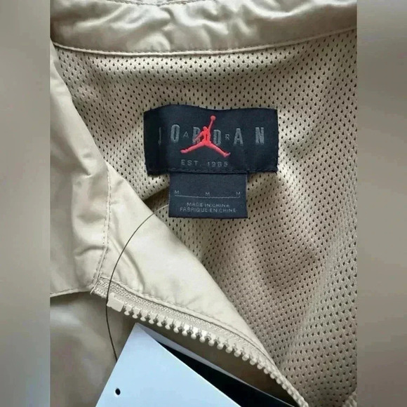 🔥NWT🔥Nike Jordan Flight MVP
Men's Jacket~Hemp/Sail Size Medium Repel Windbreaker - Picture 12 of 12